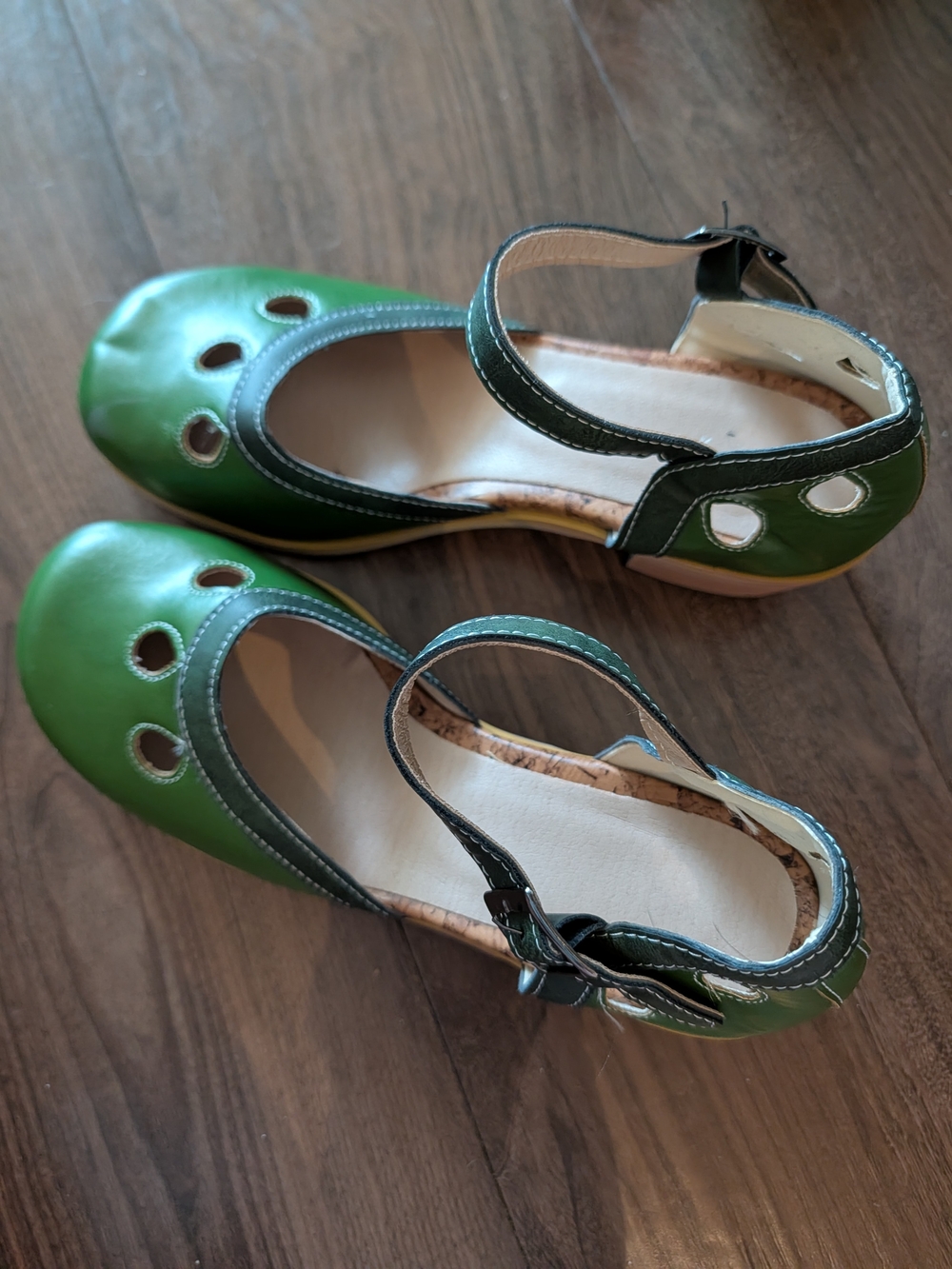 Mary Jane Cutout Ankle Buckle Strap Block Heel Sandals | Size 38 (7) | Green - Picture 10 of 15
